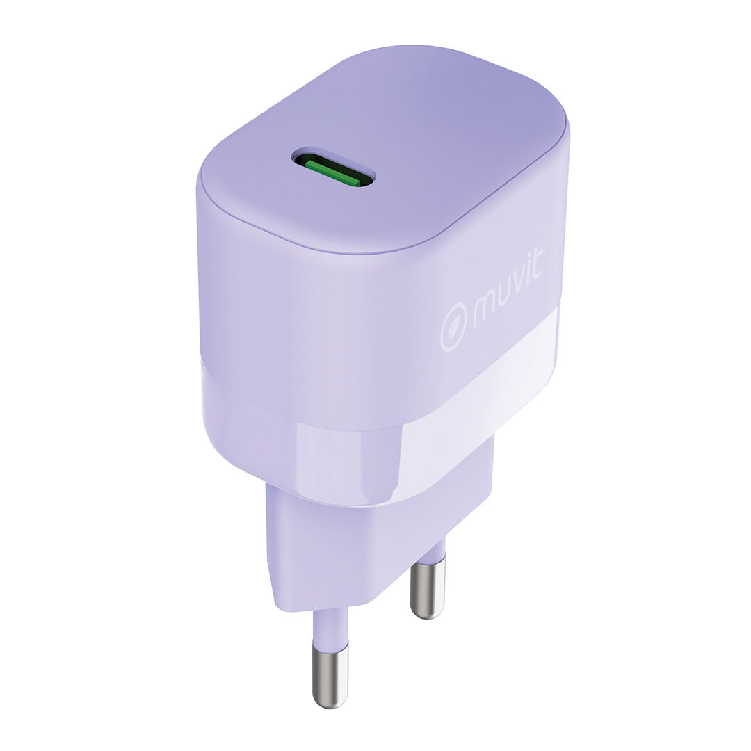 &iexcl;En casa, la oficina o donde lo puedas conectar, carga tus dispositivos y contribuye a cuidar el planeta!

Cargador de pared con clavija europea de un alegre color lavanda. Dispone de 1 Tipo C PD 25W de potencia para carga r&aacute;pida y est&aacute; fabricado con materiales de origen certificado RCS - RECYCLED CLAIM STANDARD y 100% reciclable. (cable no incluido).

En muvit for change nos comprometemos a donar el 1% de los ingresos para el planeta*.