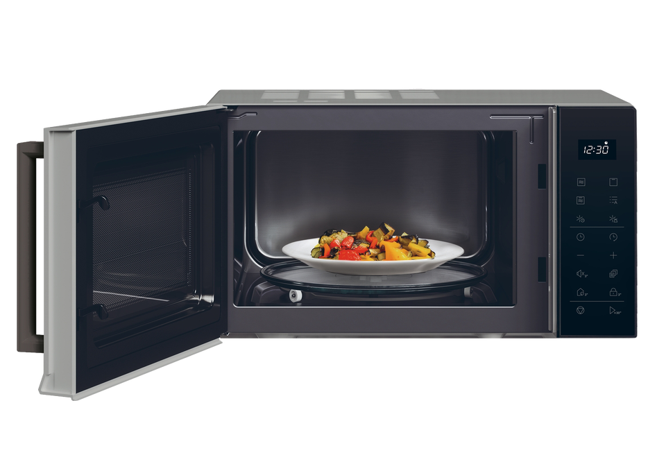 PRACTICIDAD, POTENCIA Y VERSATILIDAD PARA EL D&Iacute;A A D&Iacute;A.

Este microondas con funci&oacute;n grill de libre instalaci&oacute;n es la soluci&oacute;n perfecta para calentar, cocinar y gratinar con rapidez y resultados homog&eacute;neos. Dise&ntilde;ado para facilitar las tareas diarias, combina funciones esenciales con un manejo sencillo e intuitivo.

Con 23 litros de capacidad, ofrece el espacio ideal para el uso cotidiano en hogares que buscan eficiencia sin complicaciones.