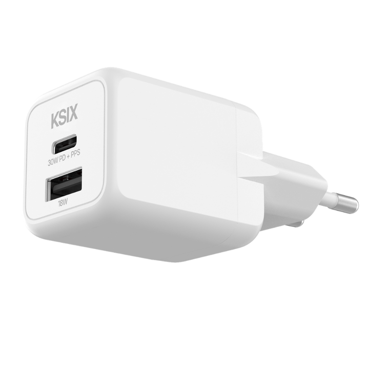 <p>El pack KSIX para iPhone 17 Pro Max re&uacute;ne tres accesorios esenciales para proteger, cargar y llevar tu smartphone con total comodidad en el d&iacute;a a d&iacute;a. Incluye una funda transparente Flex MagCharge compatible con carga magn&eacute;tica, un cargador GaN de 30W con carga r&aacute;pida y un colgante universal con tarjeta adaptadora. Una soluci&oacute;n pr&aacute;ctica pensada para mantener tu iPhone protegido, siempre con bater&iacute;a y a mano mientras te mueves por la ciudad, viajas o trabajas.</p>