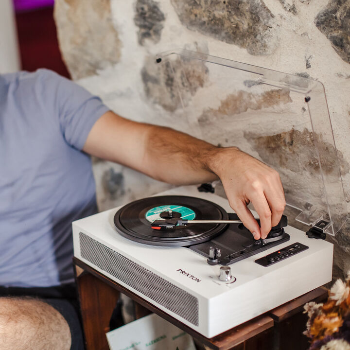 Tocadiscos con conexi&oacute;n Bluetooth y digitalizaci&oacute;n de vinilos a formato WAV.