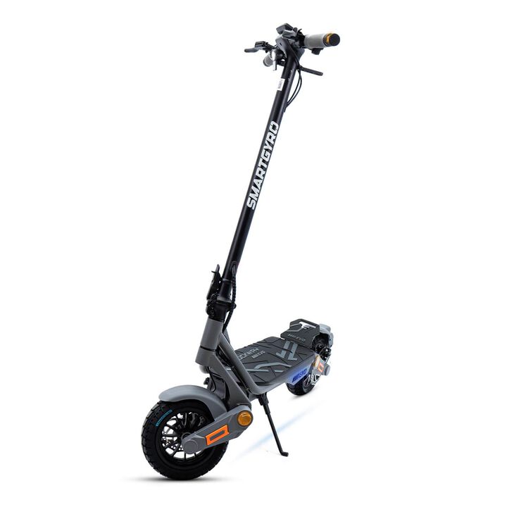 Patinete eléctrico certificado con una potencia máxima de 800W 48V, batería de litio de 13.000 mAh con hasta 50 km de autonomía, ruedas de 10" Tubeless, Smart Core, NFC