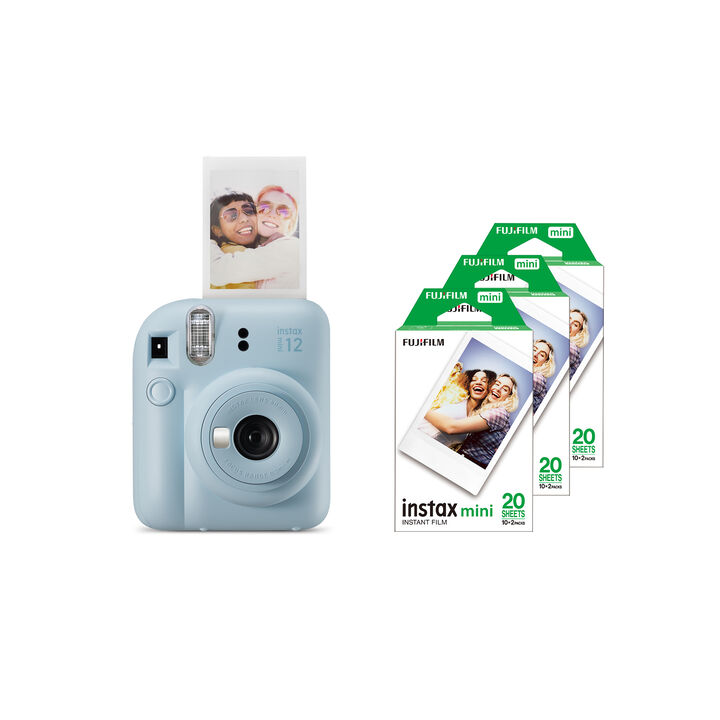 Nuestra instax mini 12 es tu compa&ntilde;era de aventuras perfecta.
Con su ic&oacute;nico e &ldquo;hinchable&rdquo; dise&ntilde;o, no necesitar&aacute;s ser un experto en fotograf&iacute;a.
Con sus controles intuitivos, esta c&aacute;mara est&aacute; llena de diversi&oacute;n.
Fotos instant&aacute;neas con acabado brillante en solo 90 segundos.
Su funcionamiento sencillo y su dise&ntilde;o atractivo convierte a instax en el complemento perfecto para cualquier ocasi&oacute;n.
Adem&aacute;s ll&eacute;vatela con 3 packs de 20 fotos cada pack