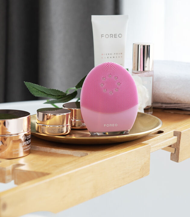 LUNA 4 plus: el mejor cepillo de silicona exfoliante y escultor facial con terapia de luz LED roja y de luz infrarroja cercana. Conexi&oacute;n con app, muy personalizable y con 16 intensidades T-Sonic.