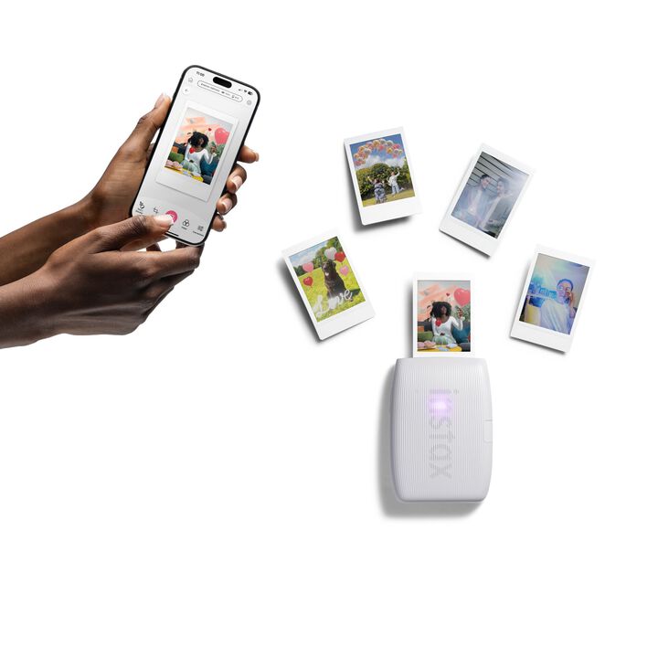 La impresora instant&aacute;nea INSTAX mini Link 3 te ofrece una experiencia llena de diversi&oacute;n creativa, ya sea con fotos est&aacute;ticas o animaciones. Con ella, siempre tendr&aacute;s el control total sobre tus im&aacute;genes, garantizando que nunca te aburras.

Con&eacute;ctala de manera inal&aacute;mbrica a tu smartphone o a la INSTAX Pal, y disfruta de nuevas formas de expresi&oacute;n y conexi&oacute;n con amigos y familiares.

Con m&uacute;ltiples opciones creativas y funciones diversas, esta impresora a&ntilde;ade a&uacute;n m&aacute;s car&aacute;cter y estilo a tus fotos.

Adem&aacute;s incluye 3 paquetes de 20 fotos cada paquete para que puedas hacer de primeras 60 fotos.