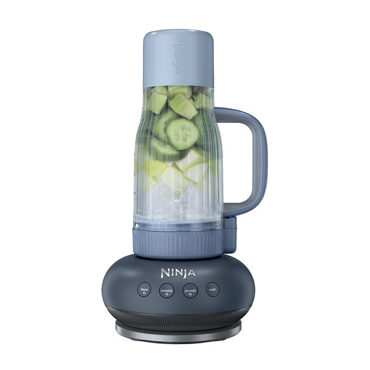 Batidora personal compacta y potente, dise&ntilde;ada para preparar bebidas directamente en un vaso port&aacute;til