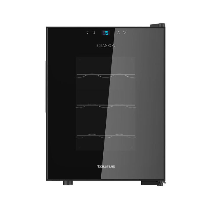 La vinoteca Chanson 12 de Taurus es la opci&oacute;n perfecta para conservar hasta 12 botellas en su rango de temperatura ajustable de 11 a 18&ordm;C. Su pantalla digital permite un control preciso, mientras que su luz interior aporta elegancia y visibilidad. Ultra silenciosa con solo 26 dB, es ideal para cualquier espacio. Adem&aacute;s, sus pies antideslizantes garantizan estabilidad. &iexcl;Disfruta de tus vinos siempre en su punto &oacute;ptimo con una vinoteca compacta y eficiente