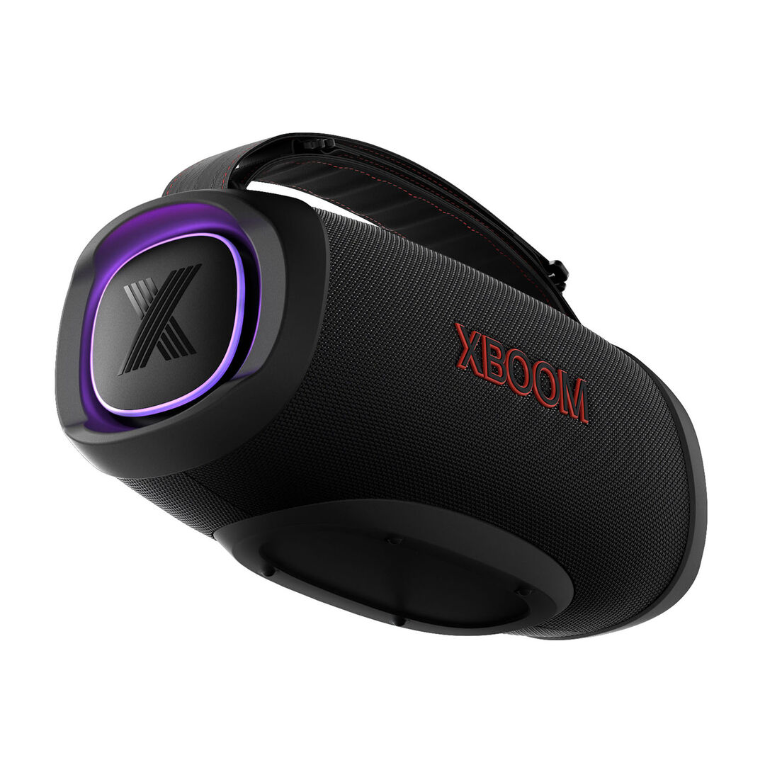 Altavoz port&aacute;til robusto IP67 con 15 h, 120 W, luz y refuerzo de graves.