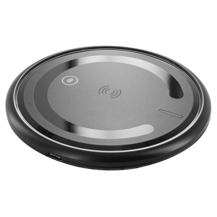 Como parte de la gama de carga ecol&oacute;gica de muvit for change, te presentamos la nueva base cargadora inal&aacute;mbrica Qi. Esta base de carga r&aacute;pida con chip adaptativo 7.5W-10W-15W, permite cargar tu dispositivo sin cables gracias a la tecnolog&iacute;a de inducci&oacute;n magn&eacute;tica, conectando la base a la red el&eacute;ctrica. A parte de la funcionalidad y practicidad, hemos cuidado los detalles de dise&ntilde;o y sostenibilidad del producto, dando como resultado una base fabricada en pl&aacute;stico reciclado de origen certificado.