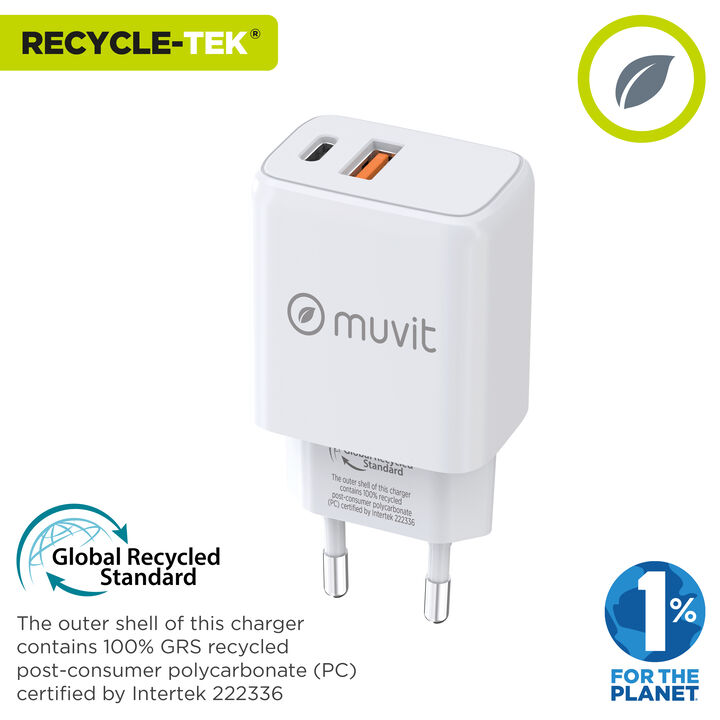 &iexcl;En casa, la oficina o donde lo puedas conectar, carga tus dispositivos y contribuye a cuidar el planeta! 

Cargador de pared con clavija europea de un elegante dise&ntilde;o patentado. Est&aacute; fabricado con material reciclado y pensado en 2 piezas para facilitar su reciclaje al final de su vida &uacute;til. Dispone de&nbsp;2 puertos; 1 USB&nbsp;QC 3.0 18W y 1 Tipo C PD 20W&nbsp;de potencia, en color blanco y 100% reciclable.&nbsp;(cable no incluido). 

En muvit for change nos comprometemos a donar el 1% de los ingresos para el planeta*.