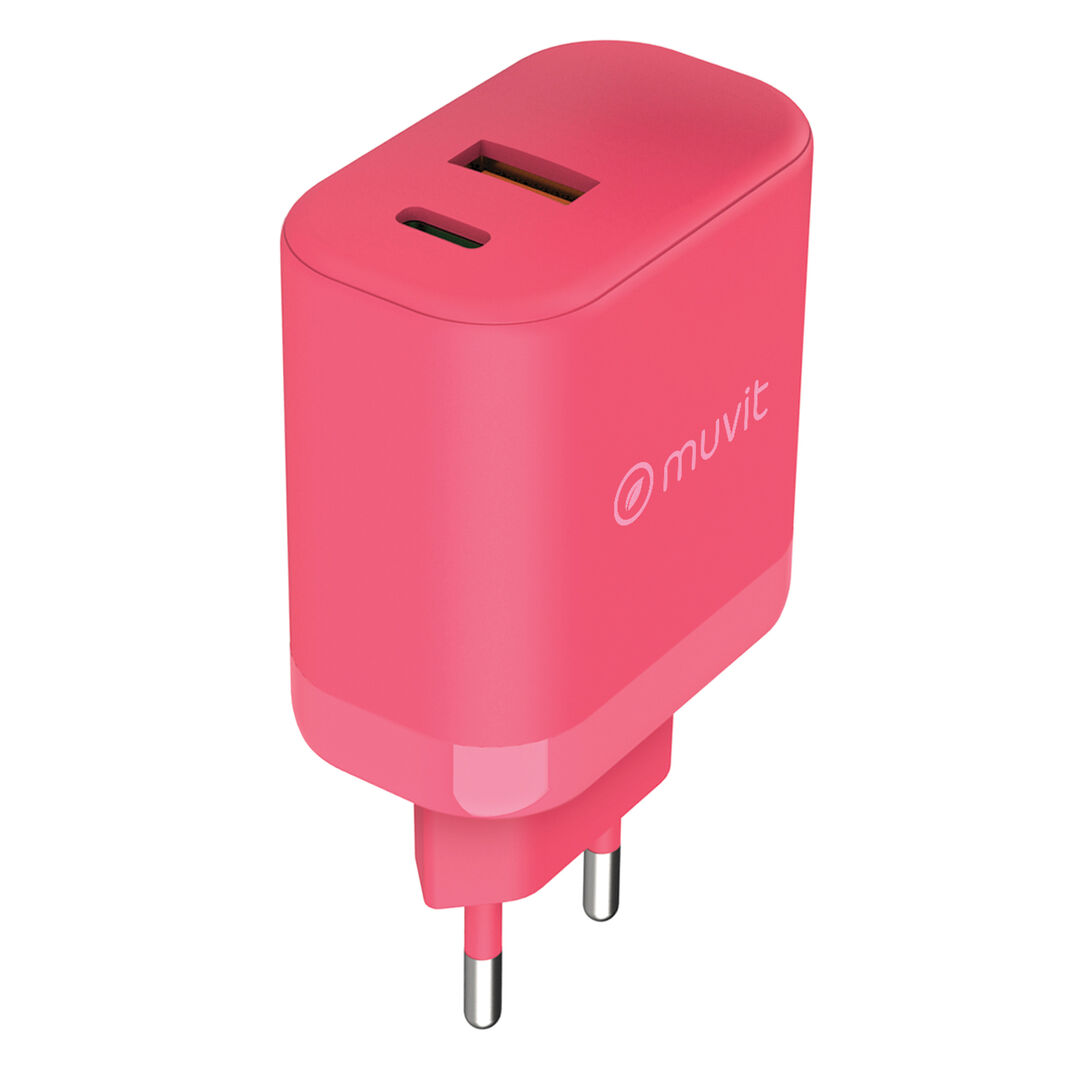 &iexcl;En casa, la oficina o donde lo puedas conectar, carga tus dispositivos y contribuye a cuidar el planeta!

Cargador de pared con clavija europea de un alegre color magenta. Dispone de 1 USB 18W + 1 Tipo C PD 45W de potencia para carga r&aacute;pida y est&aacute; fabricado con materiales de origen certificado RCS - RECYCLED CLAIM STANDARD y 100% reciclable. (cable no incluido).

En muvit for change nos comprometemos a donar el 1% de los ingresos para el planeta*.