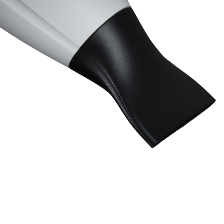 Revoluciona tu rutina diaria de peinado con el secador profesional ghd helios blanco. Consigue m&aacute;s brillo a la vez que reduces dr&aacute;sticamente el tiempo de secado.