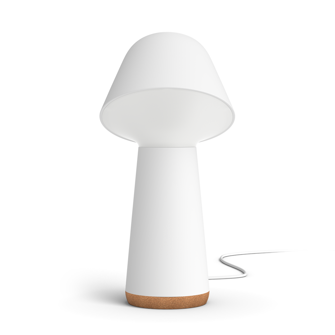 Dale a tu dormitorio un toque de magia con este pack de Philips Hue, la combinación perfecta para empezar y terminar tu día de la mejor manera.

El pack incluye la lámpara de mesilla Philips Hue Twilight y el Philips Hue Bridge. La lámpara Twilight es tu aliada para crear ambientes relajantes y confortables, gracias a sus dos botones de control y su luz personalizable con millones de colores. Usa la luz cálida para leer o la fría para concentrarte, o déjate llevar por sus efectos predeterminados, como un amanecer suave que te ayuda a despertar o un atardecer que te invita a descansar.

El Hue Bridge es el cerebro que conecta todo el sistema. Te permite controlar hasta 50 luces desde tu móvil, configurar rutinas, sincronizar las luces con tus películas y música, e incluso controlarlas por voz. Juntos, estos dos productos te ofrecen un control total para crear la atmósfera perfecta en tu mesilla de noche, a cualquier hora del día.