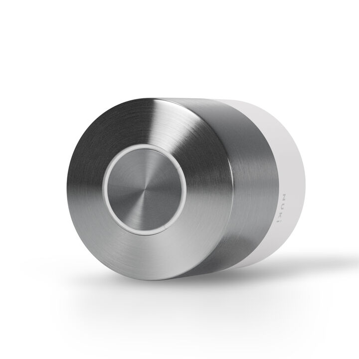 Smart Lock Pro es la cerradura inteligente adaptable m&aacute;s avanzada de Nuki. El motor sin escobillas de &uacute;ltima generaci&oacute;n proporciona velocidades de bloqueo y desbloqueo extremadamente r&aacute;pidas.

La instalaci&oacute;n es r&aacute;pida y sencilla: m&oacute;ntalo sobre la cerradura existente en cuesti&oacute;n de minutos, sin necesidad de modificaciones. El WiFi integrado elimina la necesidad de hub o puentes externos para el acceso remoto. Aprovecha Matter para la integraci&oacute;n sencilla con los principales sistemas Smart Home como Google Home, Apple Home, Amazon Alexa o Homey.