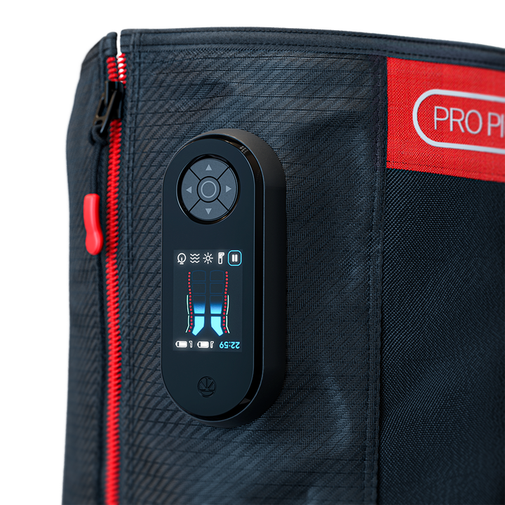 <p>Las JetBoots PRO Plus son las primeras botas de recuperaci&oacute;n inal&aacute;mbricas que combinan la terapia de compresi&oacute;n con potentes terapias de vibraci&oacute;n y luz LED infrarroja, para ofrecer resultados m&aacute;s r&aacute;pidos y eficaces en menos tiempo.</p>