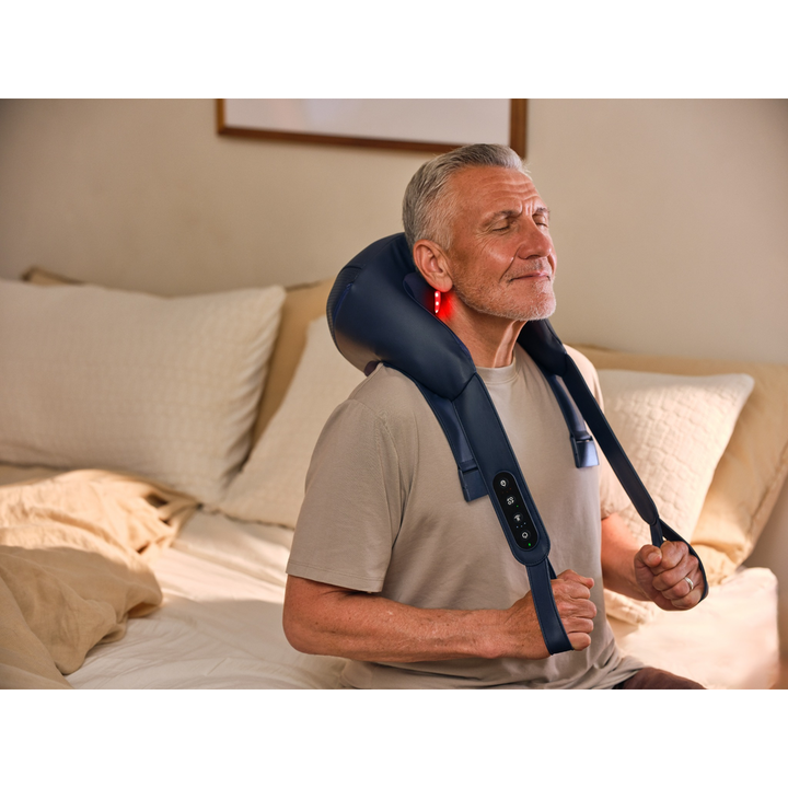 ThermNeck & Upper Back masajeador port&aacute;til para cuello y espalda superior que combina masaje de amasamiento, terapia percusiva, calor e infrarrojos para aliviar la tensi&oacute;n, las molestias musculares y favorecer la relajaci&oacute;n.