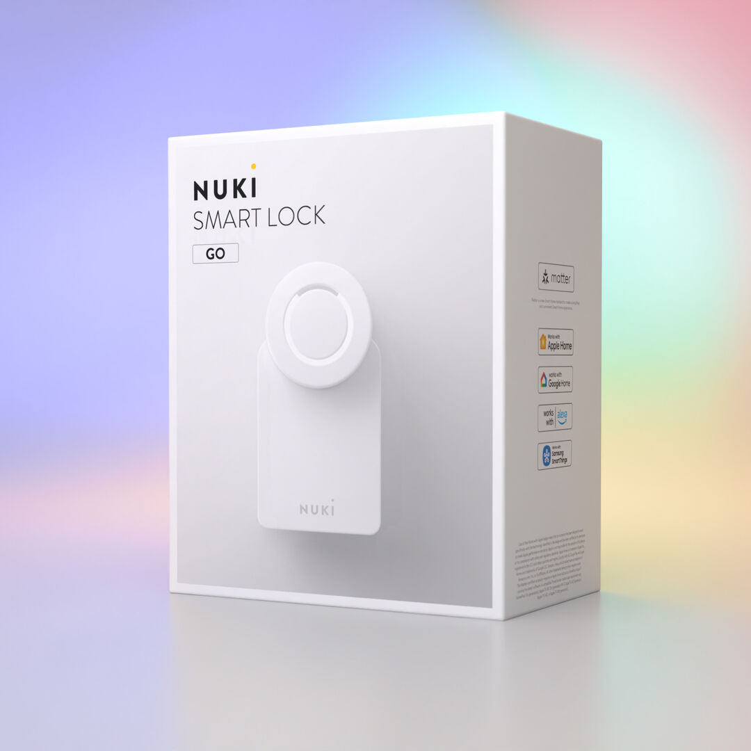 Convierte tu smartphone en una llave con Nuki Smart Lock Go. Bloquea y desbloque la puerta con un golpe o de forma totalmente autom&aacute;tica al acercarte, sin necesidad de sacar el tel&eacute;fono. Con la aplicaci&oacute;n gratuita de Nuki puedes asignar hasta 200 autorizaciones de acceso, ver los protocolos de cierre y utilizar las funciones de automatizaci&oacute;n.