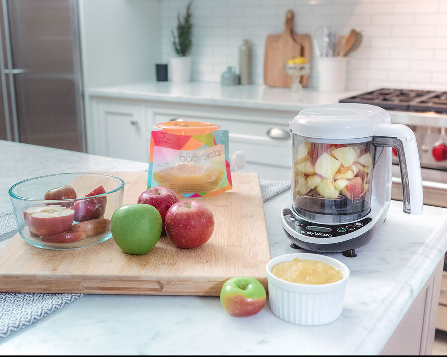 Robot de cocina que cocina al vapor y tritura autom&aacute;ticamente los alimentos en un solo paso. Prepara hasta 0,8 litros de comida en menos de 10 minutos y permite elegir entre cocinar y triturar, solo cocinar al vapor o solo triturar. Sus 4 cuchillas de acero inoxidable permiten conseguir diferentes texturas, desde pur&eacute;s hasta peque&ntilde;os trozos blandos. Incluye bolsas reutilizables para almacenar y servir la comida.
