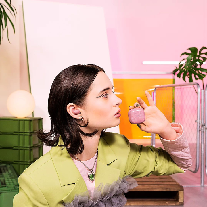 <p>Presentamos LinkBuds Fit: con un peso de solo 4,8 g, estos auriculares brindan la m&aacute;xima comodidad, con un nuevo e innovador colch&oacute;n de aire para garantizar un ajuste seguro, sin importar lo que est&eacute;s haciendo. Al ser resistentes al agua, ni el sudor ni la lluvia podr&aacute;n detenerte.</p>