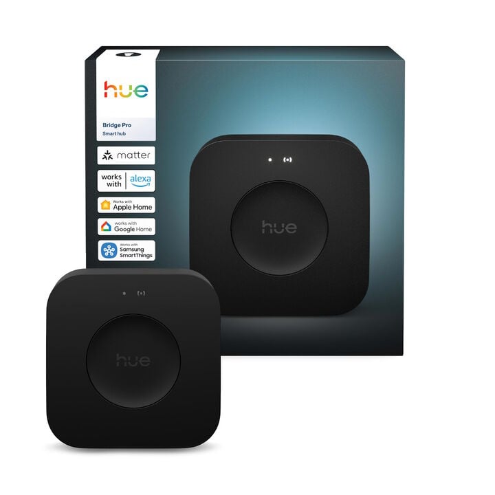 Puente HUE bridge de Philips 3.0.

Admite hasta 150 Luces y 50 Accesorios

Solo necesitas el puente hue de Philips para crear tu propio sistema hue de Philips. Dicho dispositivo es el cerebro de todo el sistema. Con &eacute;l y con la aplicaci&oacute;n hue de Philips, podr&aacute;s controlar todos tus productos hue de Philips. Una vez que hayas instalado el puente hue de Philips y hayas descargado la aplicaci&oacute;n hue de Philips en tu dispositivo inteligente, podr&aacute;s dar rienda suelta a tu imaginaci&oacute;n y crear tu propio sistema.

El puente hue de Philips es compatible con la tecnolog&iacute;a HomeKit de Apple, Google Home Y Alexa. Pide a Siri que encienda o aten&uacute;e las luces o recupera ajustes predeterminados sin necesidad de tocar ni un solo bot&oacute;n. Con aplicaciones de otros fabricantes, podr&aacute;s vincular las luces con otros dispositivos compatibles con HomeKit de Apple.