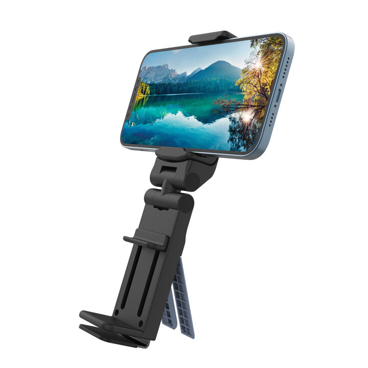 <p>El nuevo soporte de muvit for change te permite apoyar tu smartphone donde quieras y cuando quieras. Es especialmente útil de viaje, tanto para viajes de coche como de avi&oacute;n y se convertir&aacute; en un accesorio imprescindible en tu pr&oacute;xima aventura. Con el clip de soporte permite una f&aacute;cil fijaci&oacute;n a escritorios, mesas o bandejas de vuelo y con una capacidad de rotaci&oacute;n de 360 grados</p><p>Es f&aacute;cil de llevar gracias a su dise&ntilde;o compacto y plegable y permitir&aacute; usar tu smartphone con comodidad en cualquier momento, y disponer de manos libres para realizar otras tareas o simplemente estar m&aacute;s c&oacute;modo, sin sujetar su tel&eacute;fono m&oacute;vil. Adem&aacute;s, este soporte cuenta con el sello RCS (Recycled Claim Standard) del 68%, lo que certifica que el 68% del pl&aacute;stico de este soporte es reciclado, que junto al packaging (FSC) hecho con cart&oacute;n reciclado, lo hace un producto útil y sostenible.</p><p><strong>Caracter&iacute;sticas</strong></p><ul><li>Modelo: A51-R.</li><li>Compatible con la mesa del asiento del avi&oacute;n.</li><li>Compatible con la bandeja plegable del tren.</li><li>Compatible con el parasol del coche.</li><li>De 4,7 a 6,9 pulgadas.</li><li>Cabezal giratorio de 360 grados.</li><li>Funci&oacute;n de modo tr&iacute;pode.</li></ul><p>Donaci&oacute;n del 1% de la facturaci&oacute;n de muvit for change a organizaciones adheridas al movimiento “1% for the Planet”.</p><p><br></p>