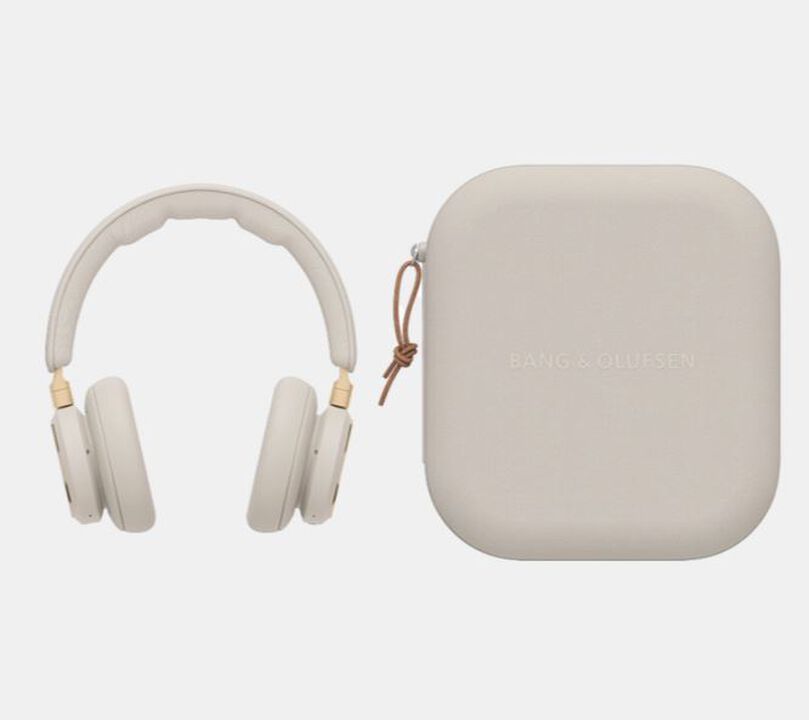 Auriculares inal&aacute;mbricos circumaurales Beoplay HX Gold Tone con sonido potente y detallado gracias a drivers de 40 mm y cancelaci&oacute;n activa de ruido adaptable. C&oacute;modos, vers&aacute;tiles y con hasta 35 horas de autonom&iacute;a, son ideales para trabajar, viajar o disfrutar de tu m&uacute;sica sin distracciones.