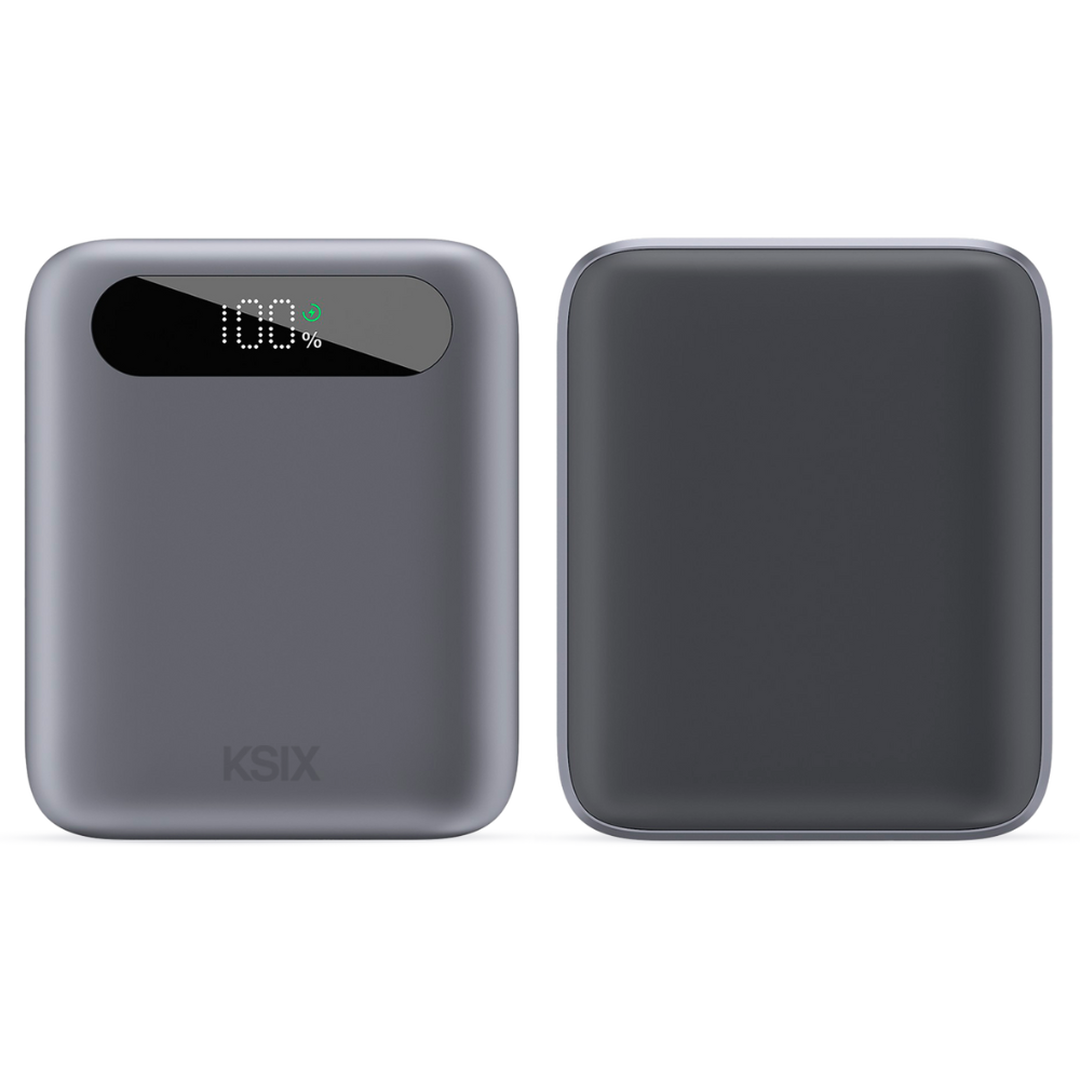 La power bank KSIX de 10.000 mAh es la soluci&oacute;n perfecta para cargar tus dispositivos en cualquier momento y lugar. Con una potencia de salida de hasta 22,5 W y tecnolog&iacute;a Power Delivery 3.0 y Quick Charge, ofrece carga r&aacute;pida para que no tengas que esperar. Su dise&ntilde;o compacto y ligero la convierte en el accesorio ideal para llevar siempre contigo. Adem&aacute;s, incluye un cable USB-C a USB-C que se convierte en un lazo para que la puedas colgar y mover con mayor comodidad.