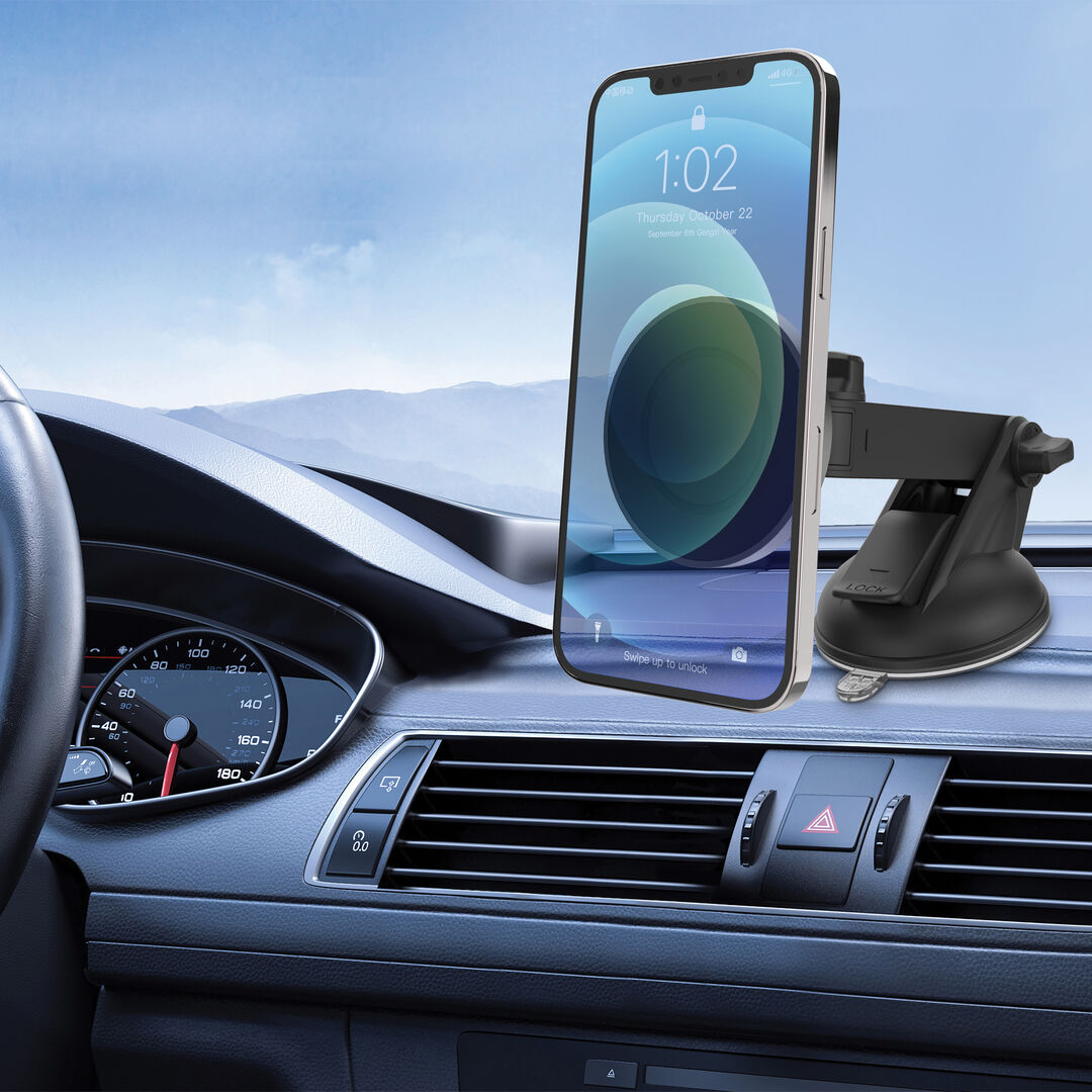 Soporte de coche universal de&nbsp;"muvit for change", para adherir en el salpicadero y con im&aacute;n para sujetar el m&oacute;vil, uso rotativo 360&ordm; y fabricado con pl&aacute;stico&nbsp;reciclado de origen certificado. 

Se presenta en un embalaje respetuoso con el medio ambiente, libre de pl&aacute;sticos. 100% reciclable, certificado FSC, uso de pegamento y tinta de origen vegetal. 

En&nbsp;muvit for change&nbsp;nos comprometemos a&nbsp;donar el 1% de los ingresos&nbsp;para el planeta*.