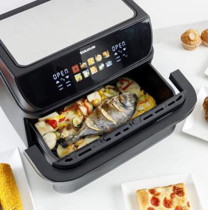 La Air Fry Grill 260 XL de Taurus es la freidora perfecta para quienes cocinan en grande. 
Con 10L de capacidad, accesorio Wall, 4 resistencias y, tecnolog&iacute;a Dual Cook, puedes preparar un men&uacute; completo con resultados homog&eacute;neos, crujientes y jugosos.
Ideal para familias o comidas con, invitados, permite cocinar dos recetas distintas a la vez o grandes cantidades del mismo plato, ahorrando tiempo y reduciendo grasa. 

Cocina, m&aacute;s, mejor y m&aacute;s saludable.