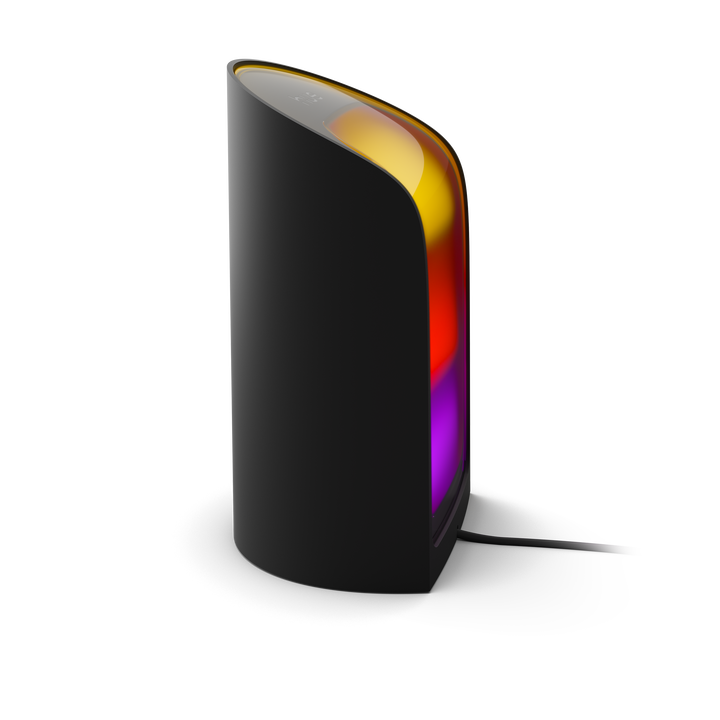 El conjunto incluye una lámpara de pared Philips Hue Play y el Philips Hue Bridge. El foco Hue Play es ideal para crear ambientes en tu hogar, ya que proyecta una luz de color vibrante sobre la pared. Colócalo en el suelo para iluminar un rincón, detrás del sofá para una luz ambiental o a los lados de la televisión para una inmersión total en tus películas y juegos.

El Hue Bridge es el cerebro que conecta todo el sistema. Con él, podrás controlar hasta 50 luces desde tu smartphone, configurar rutinas, sincronizar las luces con tus películas y música, e incluso controlarlas por voz. Juntos, estos dos productos te dan la posibilidad de transformar completamente el ambiente de tu hogar con solo tocar un botón.