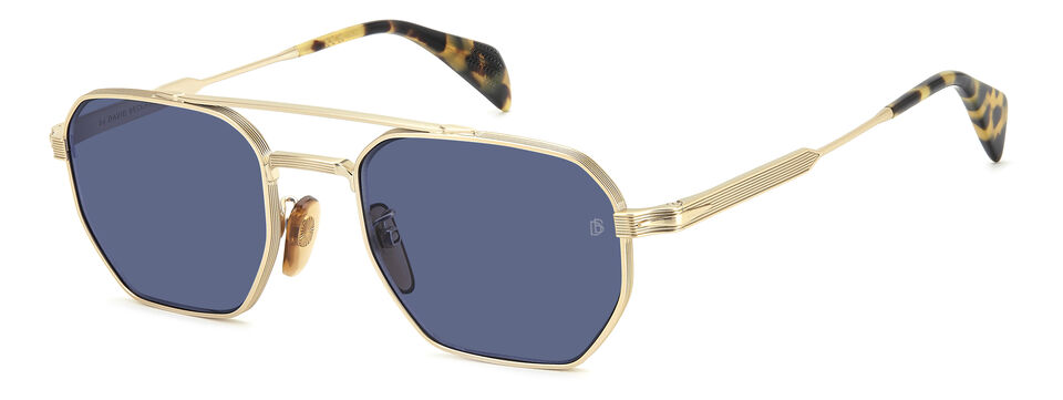 Gafas de sol by David Beckham con montura en metal, un icono de estilo de notas cautivadoras. Unos aros geom&eacute;tricos y un frente de doble puente definen la est&eacute;tica, mientras que l&iacute;neas grabadas meticulosamente crean un contraste elevado con el ic&oacute;nico Talism&aacute;n.