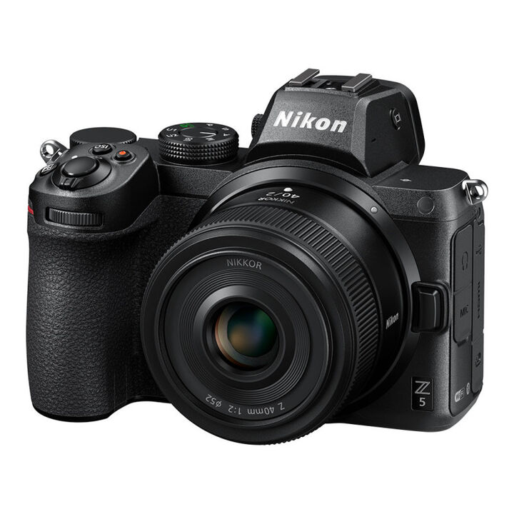 La c&aacute;mara mirrorless Nikon Z 5 es resistente, ligera, muy f&aacute;cil de manejar y compatible con todo un universo de objetivos de fotograma completo compactos.