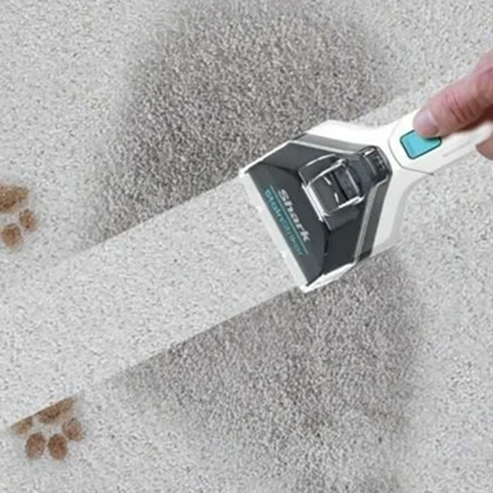 Presentamos Shark StainStriker Pet, el mejor quitamanchas rebelde*. Perfecto para hogares con mascotas.
Dise&ntilde;ado para proporcionar una potente eliminaci&oacute;n de manchas y olores de mascotas en cualquier lugar de su hogar, aborde f&aacute;cilmente salpicaduras y manchas en alfombras y alfombras, escaleras, sof&aacute;s y tapicer&iacute;a, interiores de autom&oacute;viles, camas para mascotas y m&aacute;s con este quitamanchas compacto y potente.
20 veces m&aacute;s resistencia a las manchas**