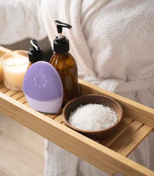 LUNA 4 plus: el mejor cepillo de silicona exfoliante y escultor facial con terapia de luz LED roja y de luz infrarroja cercana. Conexi&oacute;n con app, muy personalizable y con 16 intensidades T-Sonic.