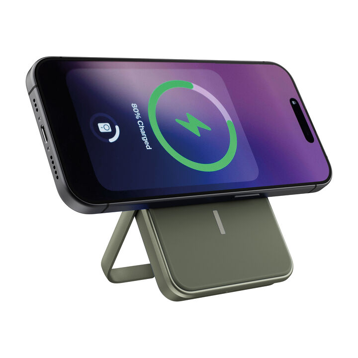 Carga tu iPhone de forma inal&aacute;mbrica y sin esfuerzo con la Powerbank Magn&eacute;tica. Su dise&ntilde;o ultrafino se adhiere magn&eacute;ticamente a tu iPhone (compatible con MagSafe), ofreciendo una carga segura y un soporte integrado para una visualizaci&oacute;n c&oacute;moda. &iexcl;Perfecta para llevar a cualquier lugar e incluso apta para volar!