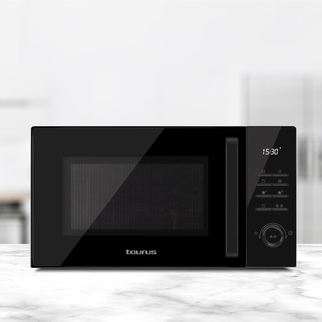 Laurent 25 Black es un microondas digital con grill, de Taurus. Dispone de 10 niveles de potencia, función de inicio programado y 25 litros de capacidad. La potencia del microondas es de 900W y la del grill de 1000W. Prepara deliciosos platos con en el microondas Laurent 25 Black.