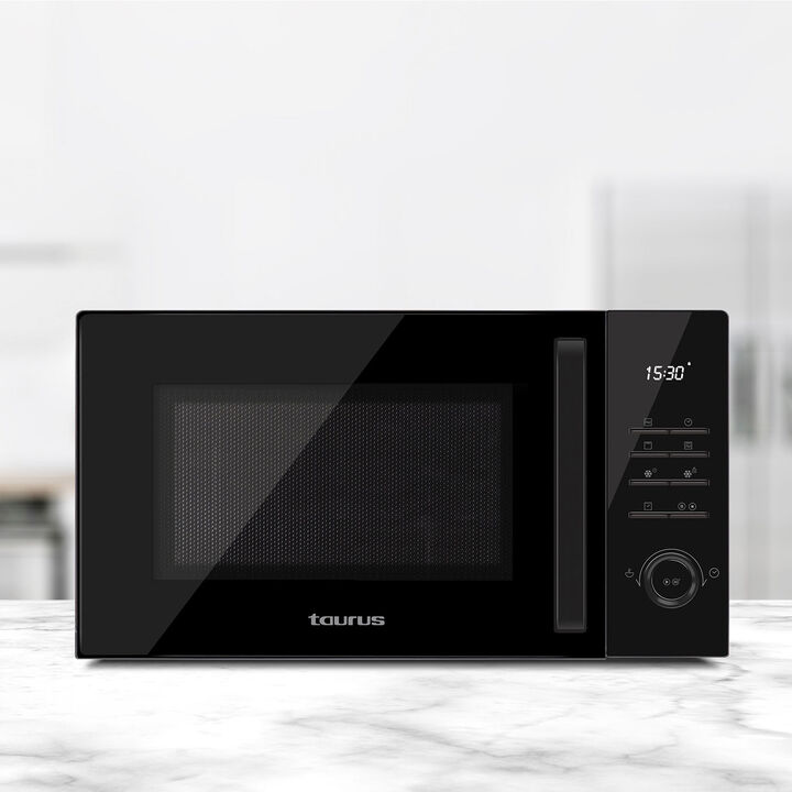Laurent 25 Black es un microondas digital con grill, de Taurus. Dispone de 10 niveles de potencia, función de inicio programado y 25 litros de capacidad. La potencia del microondas es de 900W y la del grill de 1000W. Prepara deliciosos platos con en el microondas Laurent 25 Black.