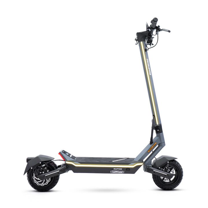 Patinete el&eacute;ctrico certificado con una potencia m&aacute;xima de 2000W 48V, bater&iacute;a de litio de 20.000 mAh con hasta 75 km de autonom&iacute;a, ruedas de 10" neum&aacute;ticas tubeless, frenos hidr&aacute;ulicos, suspensi&oacute;n delantera y trasera por elast&oacute;meros, triple frenada, intermitentes y APP compatible