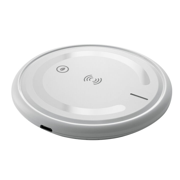Como parte de la gama de carga ecol&oacute;gica de muvit for change, te presentamos la nueva base cargadora inal&aacute;mbrica Qi. Esta base de carga r&aacute;pida con chip adaptativo 7.5W-10W-15W, permite cargar tu dispositivo sin cables gracias a la tecnolog&iacute;a de inducci&oacute;n magn&eacute;tica, conectando la base a la red el&eacute;ctrica.&nbsp; A parte de la funcionalidad y practicidad, hemos cuidado los detalles de dise&ntilde;o y sostenibilidad del producto, dando como resultado una base fabricada en pl&aacute;stico reciclado de origen certificado.