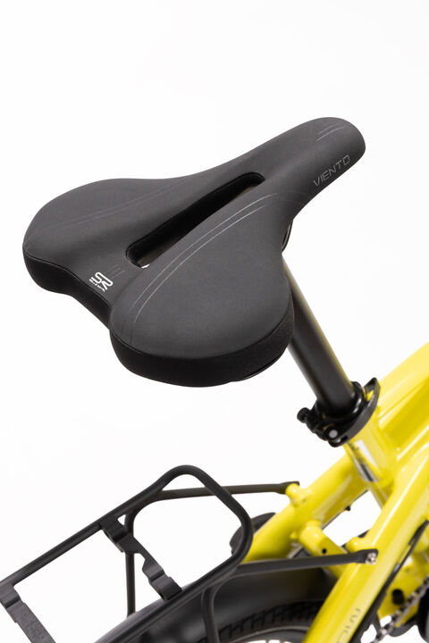 <p class="p3">Bicicleta el&eacute;ctrica urbana plegable equipada con un motor brushless de asistencia al pedaleo hasta 25km/h, con ruedas de <span class="s1">2</span>0"<span class="s2">.</span></p>
<p class="p5">Recomendada para un uso urbano e interurbano, de oc<span class="s3">i</span>o, de paseo, uso tur&iacute;stico y como medio de transporte.</p>
<p class="p7">Al ser plegable su uso diario permite transportarla con mayor facilidad y combinarla con transporte p&uacute;blico<span class="s4">: </span>l&iacute;neas de autobus urbano e interurbano, cercan&iacute;as, etc.</p>
<p class="p8">Dirigida a los m&aacute;s urbanitas, con sentido pr&aacute;ctico y preopaci&oacute;n por el medio ambiente y la salud.</p>
<p class="p8"></p>
<p class="p8"><strong>ESPECIFICACIONES T&Eacute;CNICAS:</strong></p>
<p class="p8"><strong>CUADRO</strong></p>
<p>Cuadro plegable y componentes construidos en aluminio ligero Al6061. Robustez m&aacute;xima y peso reducido. La bater&iacute;a queda oculta dentro del cuadro. Cierre de seguridad en la parte inferior para bloquear la apertura.</p>
<p><strong>MOTOR</strong></p>
<p>Brushless by Littium de 250W y 55Nm, la m&aacute;xima potencia permitida por la normativa europea EN15194 para bicicletas el&eacute;ctricas. Sin escobillas ni rozamiento. Sin calentamiento ni desgaste. Certificado estanqueidad IP63.</p>
<p><strong>BATER&Iacute;A</strong></p>
<p>Bater&iacute;a Samsung extra&iacute;ble de LI-ION de litio 36V de 10.4Ah hasta 70km de autonom&iacute;a y hasta 100km con bateria de 14Ah y una vida &uacute;til de entre 700 y 1.000 ciclos de carga.</p>
<p><strong>DISPLAY</strong></p>
<p>Pantalla TFT 2,2" full color.</p>
<p><strong>CARGADOR</strong></p>
<p>Carga ultrarr&aacute;pida en 4,5 horas</p>
<p><strong>RUEDAS</strong></p>
<p>Llantas reforzadas de 20&rdquo; y neum&aacute;ticos Kenda 20&rdquo; x 1.95 con banda reflectante.</p>
<p><strong>FRENOS</strong></p>
<p>Frenos hidr&aacute;ulicos ZOOM</p>
<p><strong>CAMBIO</strong></p>
<p>Shimano 7 velocidades REVO SHIFT con patilla Shimano altus + protector</p>
<p><strong>SUSPENSI&Oacute;N</strong></p>
<p>Amortiguador delantero ZOOM, absorbe las irregularidades del terreno.</p>
<p><strong>SILL&Iacute;N</strong></p>
<p>Ergon&oacute;mico Selle Royal unisex modelo Viento.</p>
<p><strong>EQUIPAMIENTO</strong></p>
<ul>
<li>Portabultos trasero MIK de aluminio.</li>
<li>Incorpora guardabarros, luces LED y timbre.</li>
<li>Incluye candado seguridad nivel 8 y cerradura antirrobo en la bater&iacute;a.</li>
<li>Cintas de velcro para la sujeci&oacute;n del cuadro y manillar plegado.</li>
<li>Pedales.</li>
<li>Multiherramienta.</li>
<li>Dos llaves seguridad bater&iacute;a.</li>
<li>Bolsita con manual + llavero + certificaci&oacute;n.</li>
</ul>
<p><strong>MEDIDAS Y PESO</strong></p>
<ul>
<li>Configurable para todo tipo de usuarios desde 1,50m a 2m</li>
<li>Tama&ntilde;o: 156cm x 64cm x 114cm</li>
<li>Tama&ntilde;o plegada: 91cm x 75cm x 38cm</li>
<li>Peso: 21kg</li>
</ul>
<p><strong>Servicio t&eacute;cnico propio con asistencia puerta a puerta.</strong></p>
<p class="p8"></p>