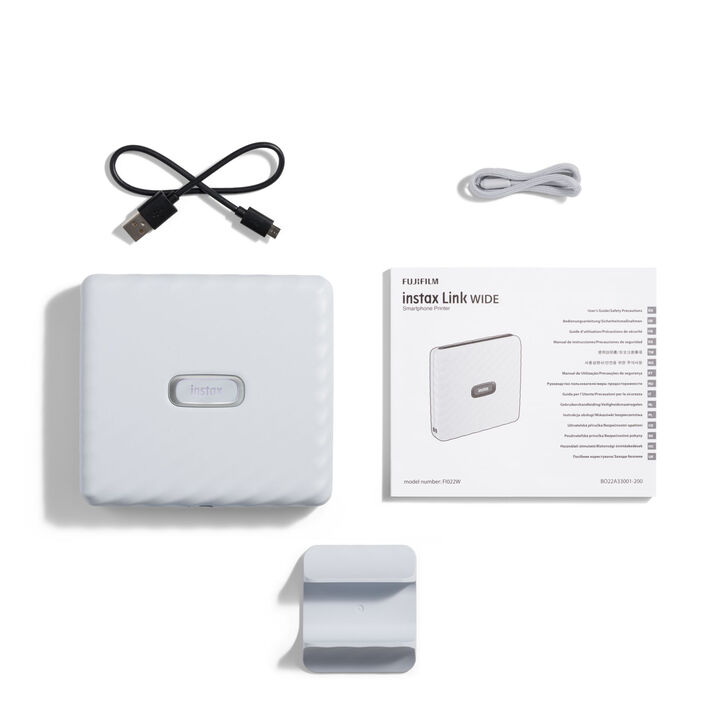 La impresora para smartphone instax Link WIDE es un &ldquo;must-have&rdquo;, sobre todo si te encanta pasar momentos en familia y hacer grandes planes con tus amigos.
Captura la plenitud de cada momento para que todos puedan vivirlo tanto fuera como dentro de la foto.
&iexcl;Experimenta con la aplicaci&oacute;n! A trav&eacute;s de la app gratuita para iOs y Android, podr&aacute;s personalizar tus fotos WIDE con marcos, mensajes QR y plantillas.

Adem&aacute;s incluye 3 paquetes de 20 fotos cada paquete para que agas un total de 60 fotos