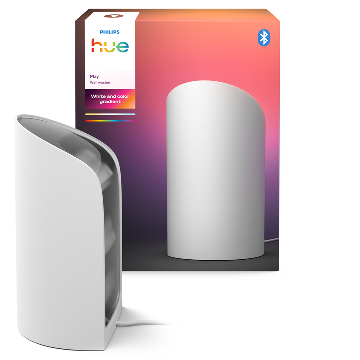 Dale una nueva vida a tu casa con este pack de Philips Hue, que combina la versatilidad de la iluminaci&oacute;n inteligente con un control total.

El conjunto incluye una l&aacute;mpara de pared Philips Hue Play y el Philips Hue Bridge. El foco Hue Play es ideal para crear ambientes en tu hogar, ya que proyecta una luz de color vibrante sobre la pared. Col&oacute;calo en el suelo para iluminar un rinc&oacute;n, detr&aacute;s del sof&aacute; para una luz ambiental o a los lados de la televisi&oacute;n para una inmersi&oacute;n total en tus pel&iacute;culas y juegos.

El Hue Bridge es el cerebro que conecta todo el sistema. Con &eacute;l, podr&aacute;s controlar hasta 50 luces desde tu smartphone, configurar rutinas, sincronizar las luces con tus pel&iacute;culas y m&uacute;sica, e incluso controlarlas por voz. Juntos, estos dos productos te dan la posibilidad de transformar completamente el ambiente de tu hogar con solo tocar un bot&oacute;n.