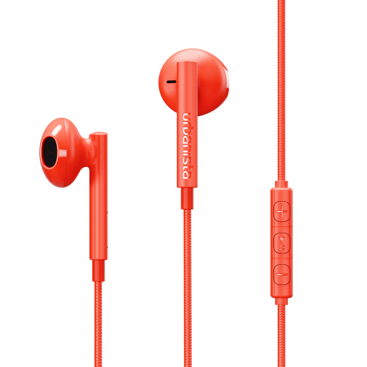 Los auriculares San Francisco 2 Poppy Orange son unos auriculares con cable dise&ntilde;ados para disfrutar de un sonido claro y equilibrado en cualquier momento. Incorporan un conector USB Tipo-C compatible con smartphones, tablets y ordenadores port&aacute;tiles, un resistente cable de tela trenzada antienredos, micr&oacute;fono integrado y control remoto de tres botones para gestionar llamadas y m&uacute;sica de forma c&oacute;moda. Su dise&ntilde;o Open-Fit ofrece un ajuste ligero y confortable, ideal para el uso diario.