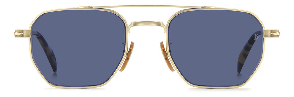 Gafas de sol by David Beckham con montura en metal, un icono de estilo de notas cautivadoras. Unos aros geom&eacute;tricos y un frente de doble puente definen la est&eacute;tica, mientras que l&iacute;neas grabadas meticulosamente crean un contraste elevado con el ic&oacute;nico Talism&aacute;n.