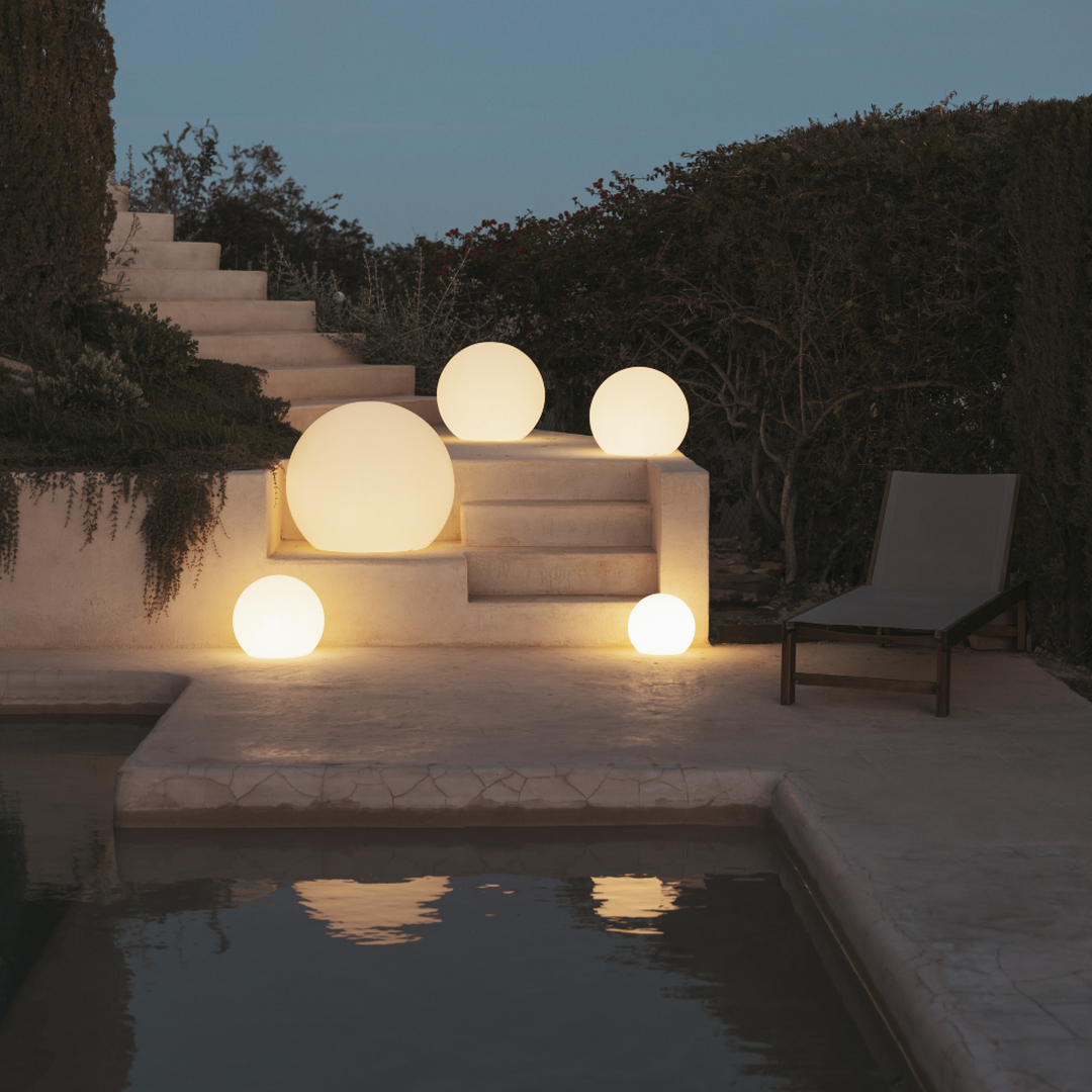 L&aacute;mpara bola Buly 60 Solar & Bater&iacute;a Luz RGBWW