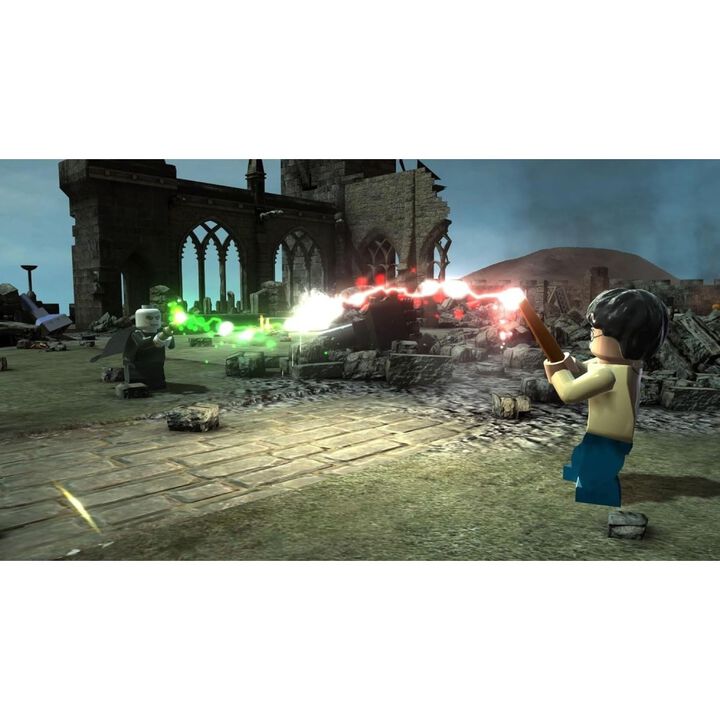 LEGO HARRY POTTER COLLECTION PS5 JUEGO F&Iacute;SICO PARA PLAYSTATION 5 VERSI&Oacute;N ESPA&Ntilde;OLA GARANT&Iacute;A EUROPEA EU WARRANTY

Desde el dormitorio bajo la escalera en el n&uacute;mero cuatro de Privet Drive hasta la batalla final contra &ldquo;el-que-no-debe-ser-nombrado&rdquo; en Hogwarts, regresa al mundo m&aacute;gico creado por J. K. Rowling desde una perspectiva diferente con Lego Harry Potter para PlayStation 5 y Xbox Series X, una remasterizaci&oacute;n para nueva generaci&oacute;n que incluye los juegos Lego Harry Potter A&ntilde;os 1-4 y Lego Harry Potter A&ntilde;os 5-7 con gr&aacute;ficos, escenarios, efectos visuales e iluminaci&oacute;n completamente mejorados. Adem&aacute;s, esta edici&oacute;n definitiva para las nuevas consolas incluye un pack extra de diez personajes y un pack de cinco hechizos que te permitir&aacute;n transferir a tus personajes en cosas poco convencionales como patos o calabazas.

Aprende hechizos cl&aacute;sicos mientras asistes a clases y exploras todo el Colegio Hogwarts de Magia y Hechicer&iacute;a, as&iacute; como sus alrededores, y visita los escenarios m&aacute;s emblem&aacute;ticos de Harry Potter como el Callej&oacute;n Diagon, el Ministerio de Magia o el Valle de Godric mientras consigues montones de ladrillos dorados en niveles que mezclan plataformas cl&aacute;sicas con puzles y construcciones de LEGO.

S&uacute;bete al Hogwarts Express y repasa los acontecimientos de los cuatro primeros a&ntilde;os en La Piedra Filosofal, La C&aacute;mara Secreta, El Prisionero de Azkaban y el C&aacute;liz de Fuego con el humor cl&aacute;sico de los videojuegos de LEGO y contin&uacute;a hasta el &eacute;pico cierre de la saga en los tres &uacute;ltimos a&ntilde;os con La Orden del F&eacute;nix, El Misterio del Pr&iacute;ncipe y Las Reliquias de la Muerte Parte 1 y 2. &iexcl;Toda la historia del "ni&ntilde;o que sobrevivi&oacute;" al estilo LEGO!

CARACTER&Iacute;STICAS:
&bull; Resoluci&oacute;n nativa 4K
&bull; Retroalimentaci&oacute;n h&aacute;ptica
&bull; Mapas de sombras de alta resoluci&oacute;n
&bull; Mejora de efectos posteriores
&bull; 60fps
&bull; Incluye todos los DLCs anteriores.