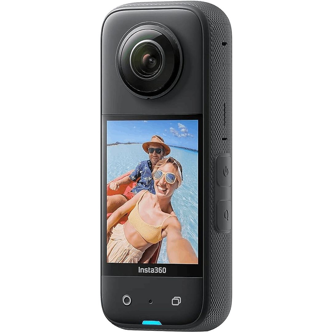 La Insta360 X3 es una cámara 360° diseñada para capturar contenido inmersivo y de alta resolución, con funciones que facilitan la edición y el uso tanto para principiantes como para creadores experimentados.