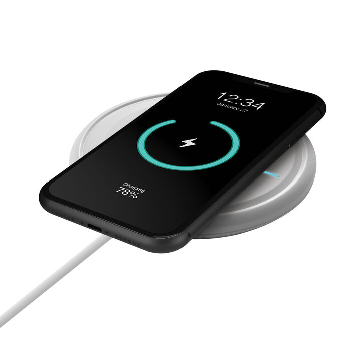 Como parte de la gama de carga ecol&oacute;gica de muvit for change, te presentamos la nueva base cargadora inal&aacute;mbrica Qi. Esta base de carga r&aacute;pida con chip adaptativo 7.5W-10W-15W, permite cargar tu dispositivo sin cables gracias a la tecnolog&iacute;a de inducci&oacute;n magn&eacute;tica, conectando la base a la red el&eacute;ctrica.&nbsp; A parte de la funcionalidad y practicidad, hemos cuidado los detalles de dise&ntilde;o y sostenibilidad del producto, dando como resultado una base fabricada en pl&aacute;stico reciclado de origen certificado.