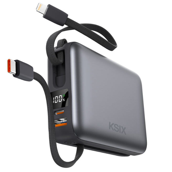 La power bank KSIX de 20.000 mAh es la opci&oacute;n ideal para aquellos que necesitan una carga potente y eficiente en cualquier momento. Con una potencia de salida de hasta 22,5 W y compatibilidad con la tecnolog&iacute;a de carga r&aacute;pida Power Delivery 3.0, garantiza una carga veloz y segura para smartphones, tablets y otros dispositivos. Su dise&ntilde;o incorpora cables USB-C y Lightning integrados, eliminando la necesidad de llevar cables adicionales.