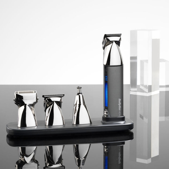 1 - Multigroom Super-X Metal Series 15 en 1
Nuestra maquinilla de afeitado Super-X Metal es simplemente perfecta para todo el cuerpo. Se trata de un multigroom 15 en 1 de calidad profesional, con un robusto mango de metal y una magn&iacute;fica calidad de fabricaci&oacute;n. Est&aacute; dise&ntilde;ada para obtener un recorte de pelo superior, hacer del afeitado corporal algo sencillo, y conseguir el mantenimiento diario perfecto de la barba y la "barba de tres d&iacute;as".