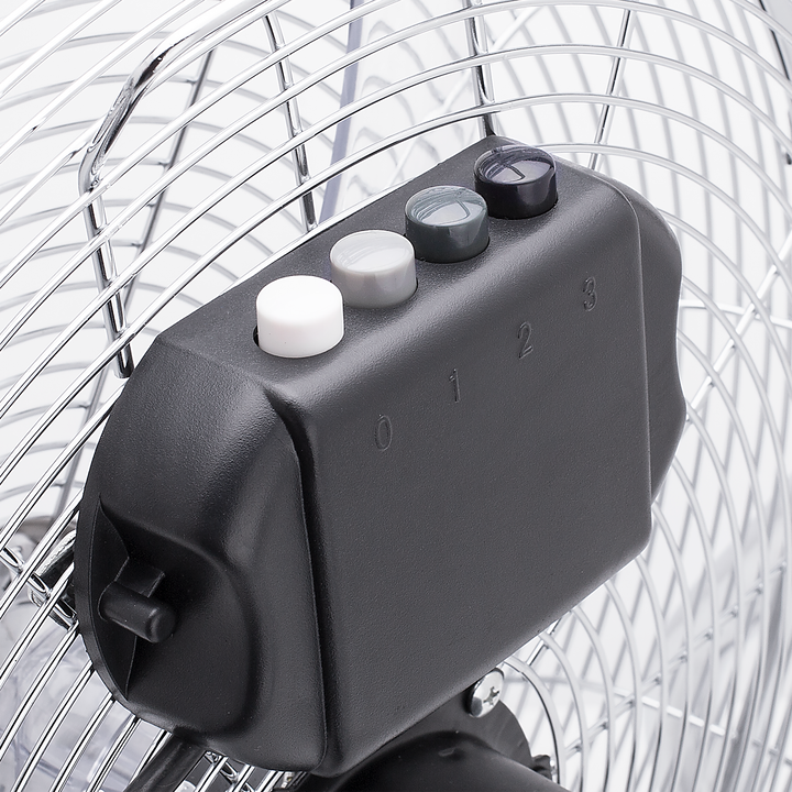 El potente ventilador de pie de alta velocidad Tristar enfr&iacute;a toda la habitaci&oacute;n gracias a su potente motor de 100 W y al cabezal de 45 cent&iacute;metros. Su exclusiva barra redonda permite girar el ventilador verticalmente 360 grados. Gracias a los tres ajustes de flujo de aire le ser&aacute; f&aacute;cil escoger entre una brisa refrescante o un fuerte viento.